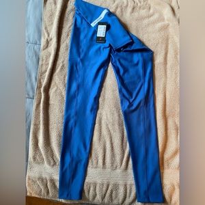 Peloton show up leggings with pockets